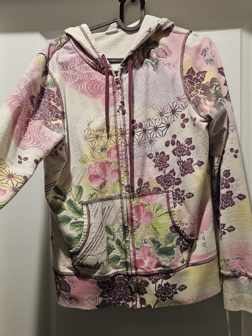 Lucky Brand Vintage Y2k Cream Pullover with Purple Floral Tag